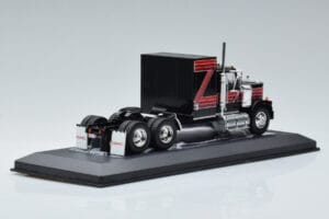 GMC General Punane Must IXO 1:43 TR102 Metall - pilt 2/6