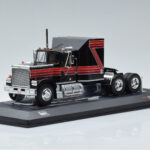 GMC General Punane Must IXO 1:43 TR102