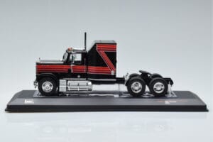 GMC General Punane Must IXO 1:43 TR102 Metall - pilt 3/6
