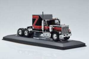 GMC General Punane Must IXO 1:43 TR102 Metall - pilt 4/6