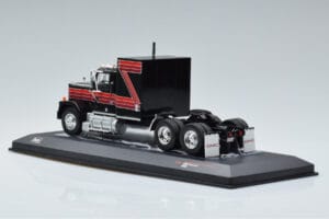 GMC General Punane Must IXO 1:43 TR102 Metall - pilt 5/6