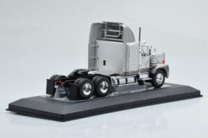 GMC General SBFA Hõbe IXO 1:43 TR166 Metall - pilt 2/6