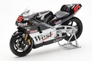 Honda NSR500 West Honda Pons #65 L. Capirossi 500cc World Championship 2001 Minichamps 1:12 122016165 Metall - pilt 2/4