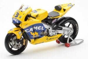Honda RC211V Pramac Pons #3 M. Biaggi MotoGP 2003 Minichamps 1:12 122037103 Metall - pilt 2/4