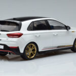 Hyundai i30 N PD Atlas Valge MCG 1:18 - image 2 of 6