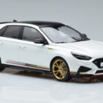 Hyundai i30 N PD Atlas Valge MCG 1:18 - image 4 of 6