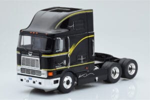 International Eagle Cabover Must IXO 1:43