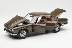 Jaguar XJ6 Series 1 4.2 Sable Pruun Paragon 1:18 2011004 Metall - pilt 2/8