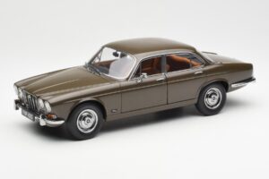 Jaguar XJ6 Series 1 4.2 Sable Pruun Paragon 1:18