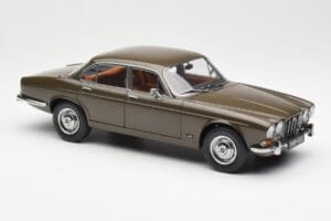 Jaguar XJ6 Series 1 4.2 Sable Pruun Paragon 1:18 2011004 Metall - pilt 6/8