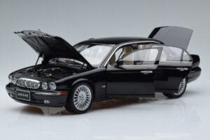 Jaguar XJ6 X350 Ebony Must Almost Real 1:18 810501 Metall - pilt 2/11