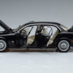 Jaguar XJ6 X350 Ebony Must Almost Real 1:18 - image 4 of 11
