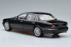 Jaguar XJ6 X350 Ebony Must Almost Real 1:18 810501 Metall - pilt 6/11