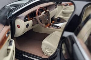 Jaguar XJ6 X350 Ebony Must Almost Real 1:18 810501 Metall - pilt 7/11