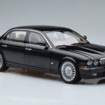 Jaguar XJ6 X350 Ebony Must Almost Real 1:18 - image 10 of 11