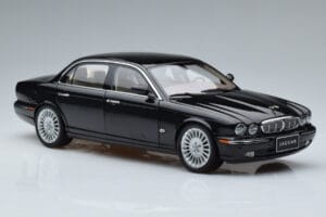 Jaguar XJ6 X350 Ebony Must Almost Real 1:18 810501 Metall - pilt 10/11