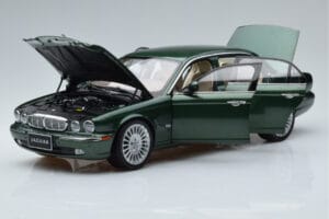 Jaguar XJ6 X350 Racing Roheline Almost Real 1:18 810502 Metall - pilt 2/13