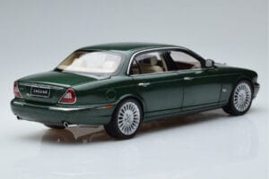 Jaguar XJ6 X350 Racing Roheline Almost Real 1:18 810502 Metall - pilt 3/13