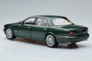 Jaguar XJ6 X350 Racing Roheline Almost Real 1:18 810502 Metall - pilt 7/13