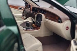 Jaguar XJ6 X350 Racing Roheline Almost Real 1:18 810502 Metall - pilt 9/13