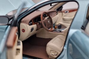 Jaguar XJ6 X350 Seafrost Helesinine Almost Real 1:18 810503 Metall - pilt 9/11