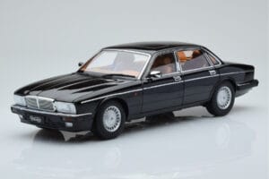 Jaguar XJ6 XJ40 Ebony Must Almost Real 1:18 810543