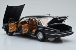 Jaguar XJ6 XJ40 Ebony Must Almost Real 1:18 810543 Metall - pilt 5/11