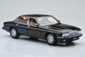 Jaguar XJ6 XJ40 Ebony Must Almost Real 1:18 810543 Metall - pilt 6/11