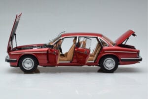Jaguar XJ6 XJ40 Flamenco Punane Almost Real 1:18 810541 Metall - pilt 4/11