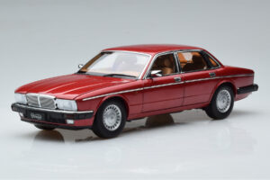 Jaguar XJ6 XJ40 Flamenco Punane Almost Real 1:18