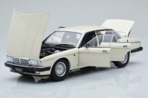 Jaguar XJ6 XJ40 Glacier Valge Almost Real 1:18 810542 Metall - pilt 2/11