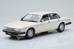 Jaguar XJ6 XJ40 Glacier Valge Almost Real 1:18 810542