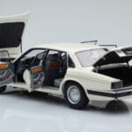 Jaguar XJ6 XJ40 Glacier Valge Almost Real 1:18 - image 5 of 11