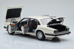 Jaguar XJ6 XJ40 Glacier Valge Almost Real 1:18 810542 Metall - pilt 5/11