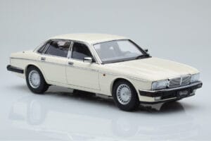 Jaguar XJ6 XJ40 Glacier Valge Almost Real 1:18 810542 Metall - pilt 6/11