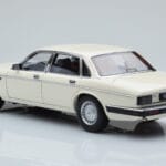 Jaguar XJ6 XJ40 Glacier Valge Almost Real 1:18 - image 7 of 11