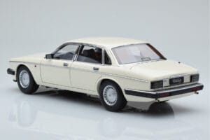 Jaguar XJ6 XJ40 Glacier Valge Almost Real 1:18 810542 Metall - pilt 7/11