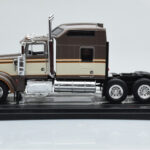 Kenworth W900 Pruun IXO 1:43 - image 2 of 4