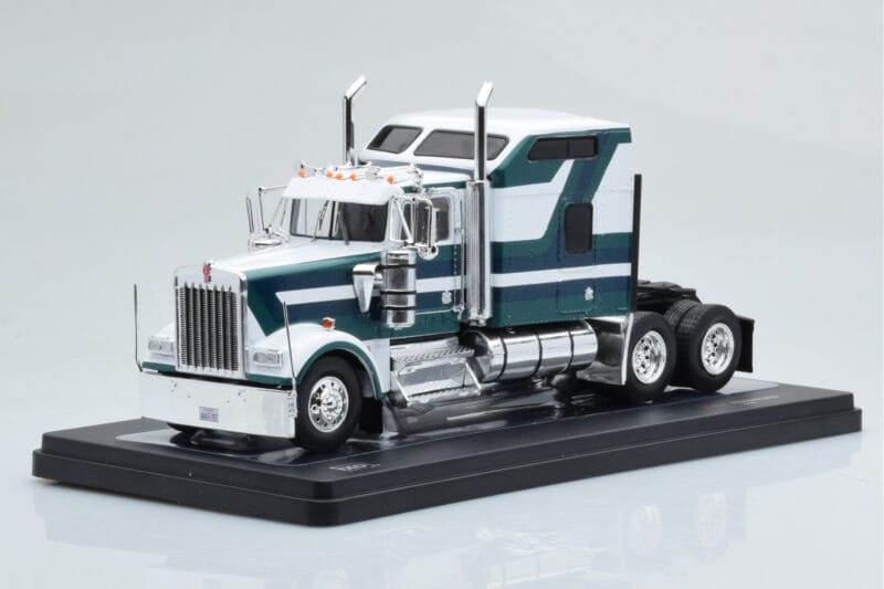 Kenworth W900 Roheline Valge IXO 1:43