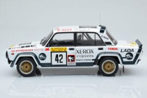 Lada 2105 VFTS #42 S. Brundza Rally 1000 Lakes 1984 IXO 1:18 18RMC146 Metall - pilt 3/6