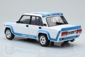 Lada 2105 VFTS Valge IXO 1:18 18CMC144 Metall - pilt 5/6