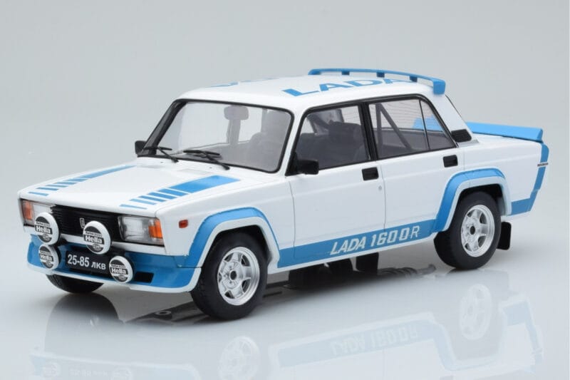 Lada 2105 VFTS Valge IXO 1:18