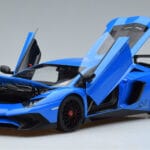 Lamborghini Aventador LP750-4 SV Sinine AUTOart 1:18 74559 Komposiit - image 2 of 8