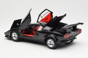 Lamborghini Countach LP 5000 Quattrovalvole Must Kyosho 1:18 08320BK Metall - pilt 5/8