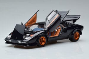 Lamborghini Countach LP500S Walter Wolf Tumesinine Kyosho 1:18 08320D Metall - pilt 2/11