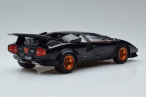 Lamborghini Countach LP500S Walter Wolf Tumesinine Kyosho 1:18 08320D Metall - pilt 3/11