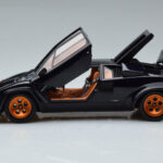 Lamborghini Countach LP500S Walter Wolf Tumesinine Kyosho 1:18 - image 4 of 11