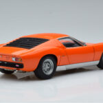 Lamborghini Miura SV Oranž AUTOart 1:18 - image 3 of 8