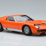 Lamborghini Miura SV Oranž AUTOart 1:18 - image 6 of 8
