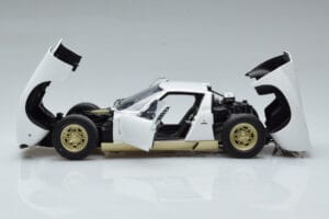 Lamborghini Miura SV Valge AUTOart 1:18 74544 Metall - pilt 4/8